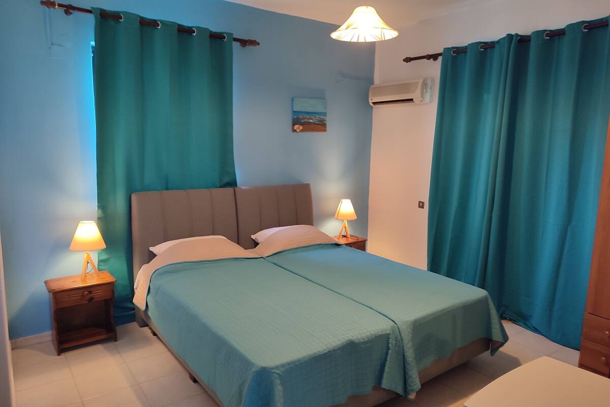 Camera Superior con letto matrimoniale o 2 letti singoli, non fumatori, vista giardino | 1 camera, biancheria da letto ipoallergenica, una scrivania
