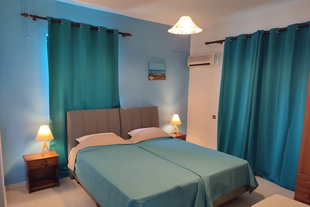 Ropa de cama hipoalergénica, escritorio y cortinas blackout