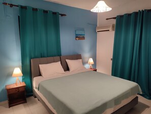 Habitación superior con 1 cama doble o 2 individuales, no fumadores, vistas al jardín | Ropa de cama hipoalergénica, escritorio, cortinas opacas