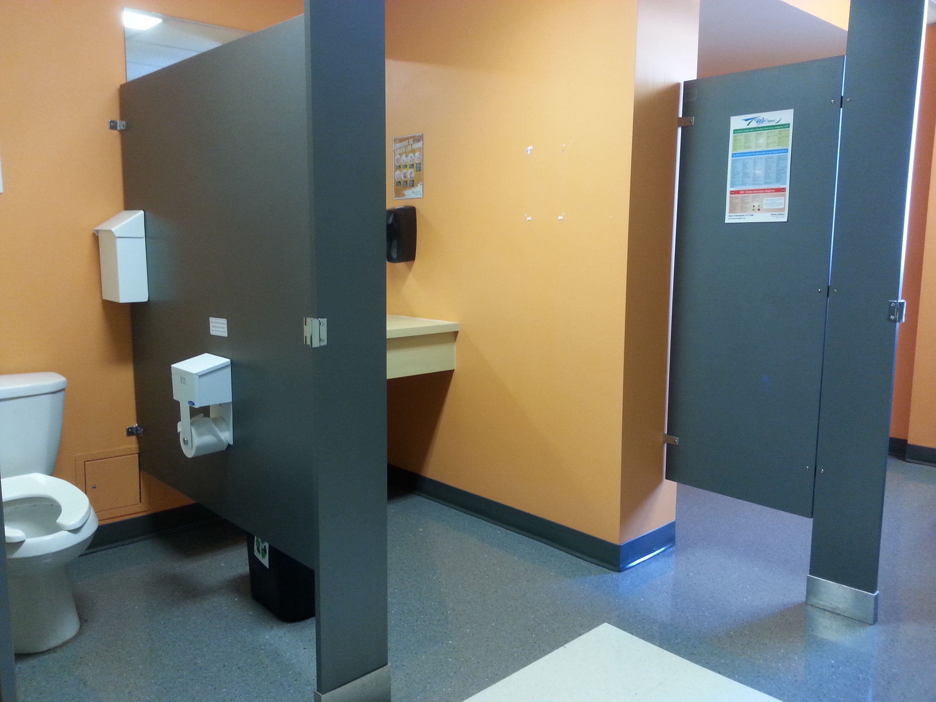 free toiletries, towels