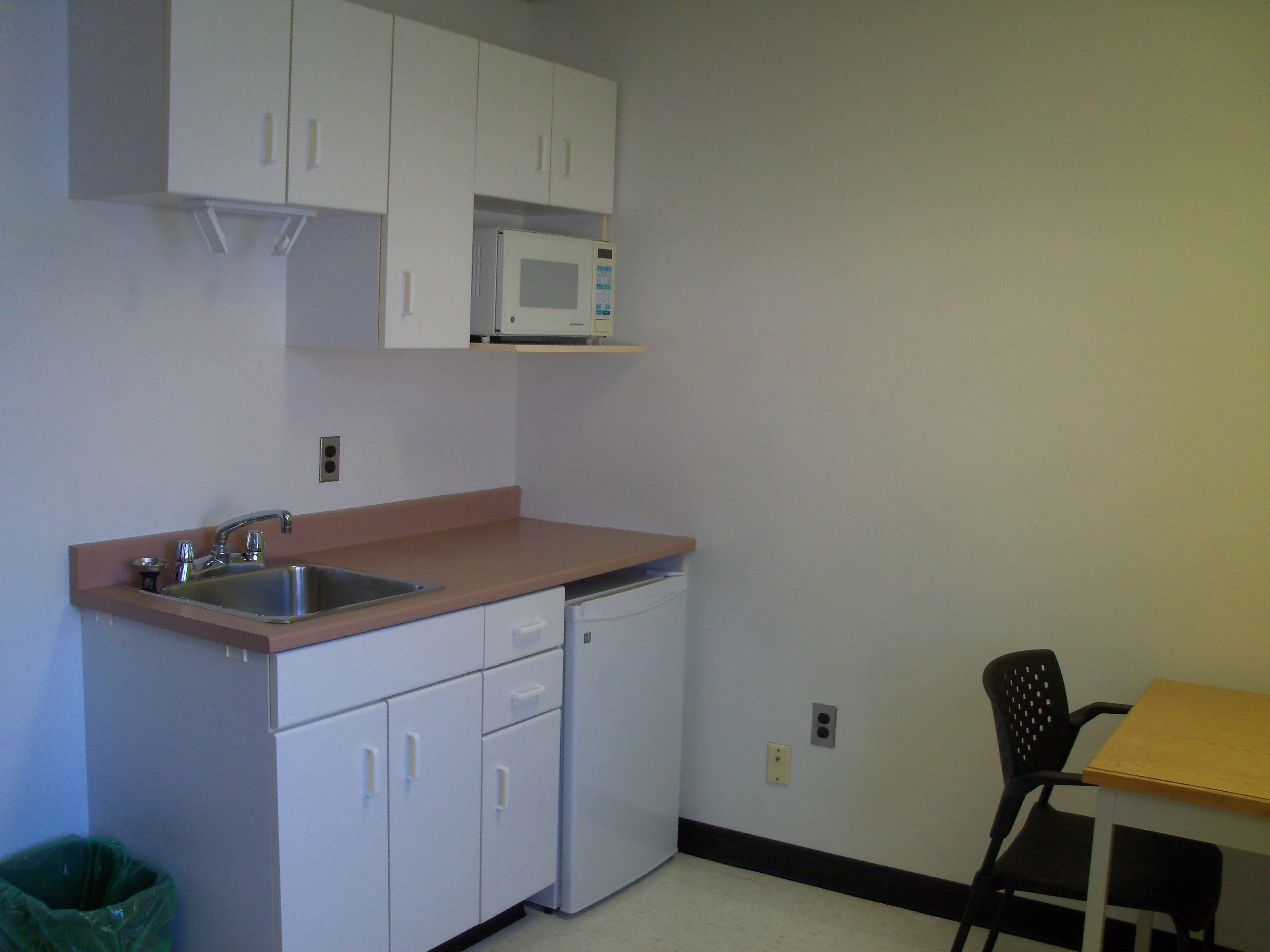 basic studio, 1 single bed, refrigerator & microwave | private kitchenette