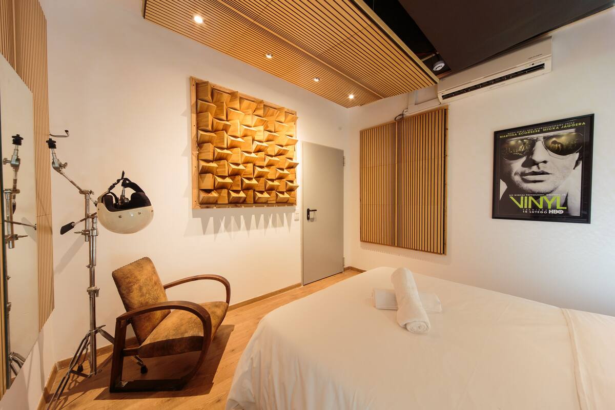 Design Double Room, 1 Double Bed | Blackout drapes, soundproofing, iron/ironing board, free WiFi