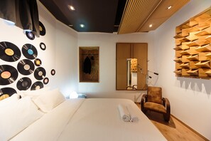 Design Double Room, 1 Double Bed | Blackout drapes, soundproofing, iron/ironing board, free WiFi