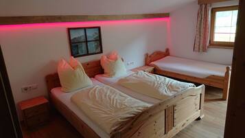 Exclusive-Chalet, 2 Schlafzimmer, Küche (Rosskopfblick) | Zimmersafe, individuell dekoriert, individuell eingerichtet