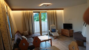 Exclusive Chalet, 2 Bedrooms, Kitchen (Schatzbergblick) | Living area | Flat-screen TV, ping pong - Joelblick (Wildschönau)