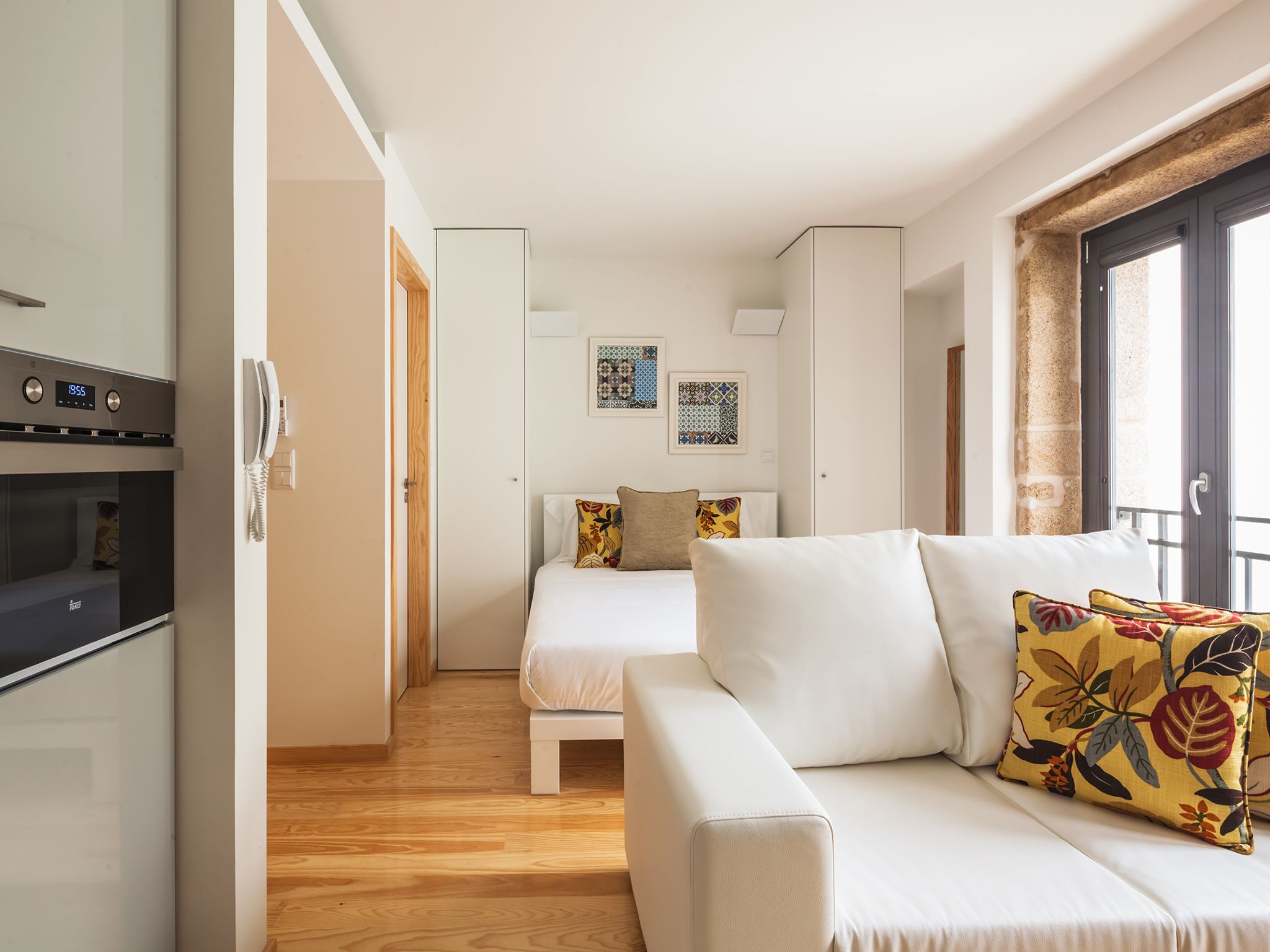 studio (insitu trindade - cosy 1t) | living area | flat-screen tv