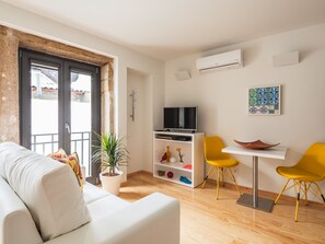 开间 (InSitu Trindade - Cosy 1T) | 起居区 | 平板电视