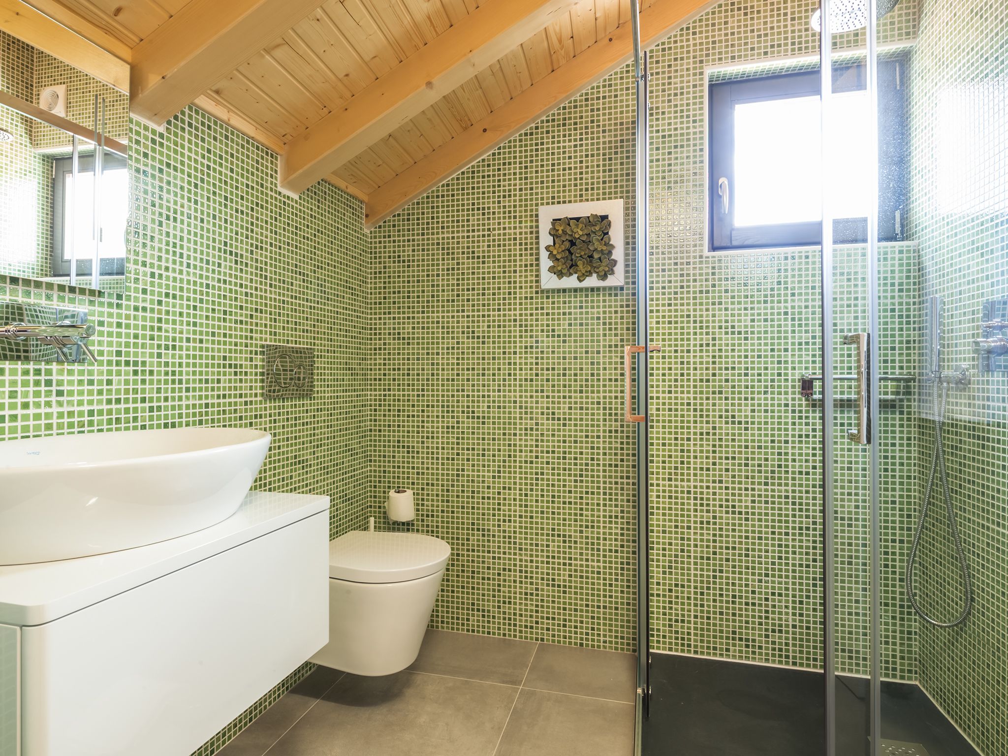 superior apartment (insitu trindade - loft 3rd floor) | bathroom | shower, free toiletries, hair dryer, towels