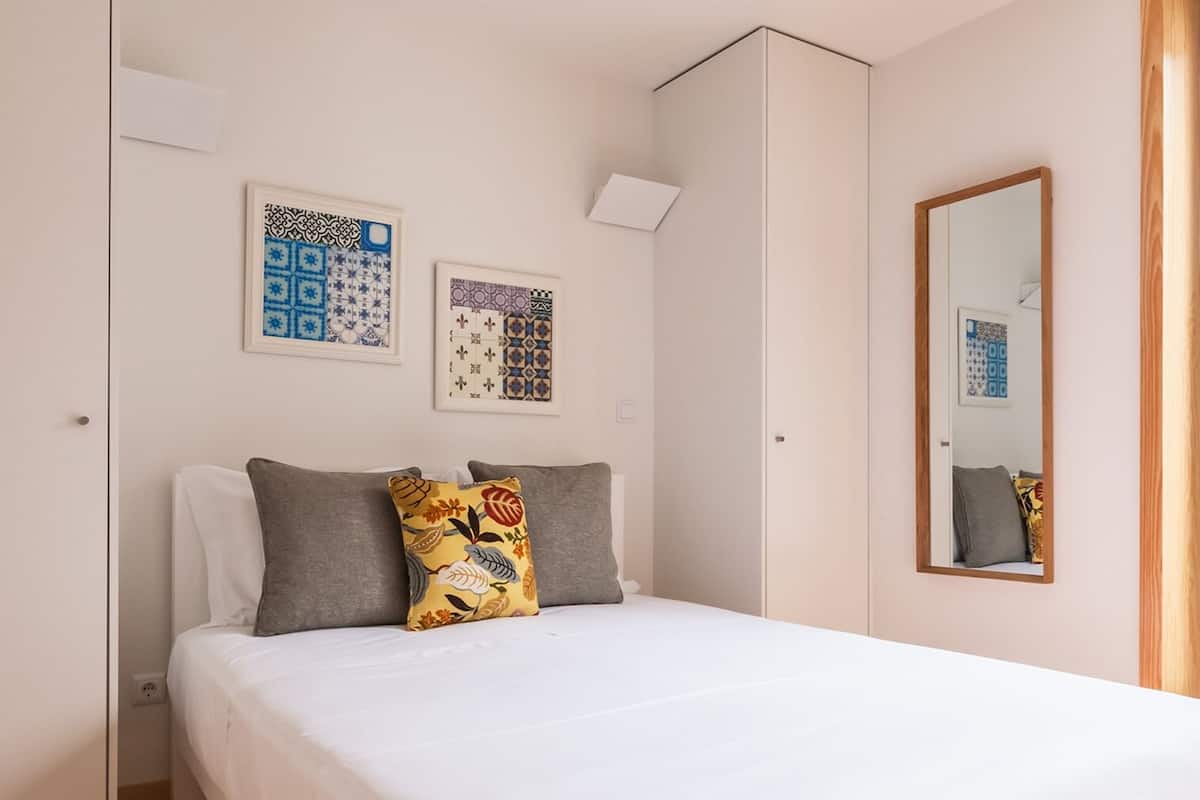 Studio (InSitu Trindade Quiet Studio - 2T) | Individually decorated, individually furnished, desk, blackout drapes