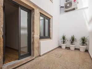 Family Apartment, 2 Bedrooms, Patio, Ground Floor (InSitu Trindade - City Life) | Terrace/patio