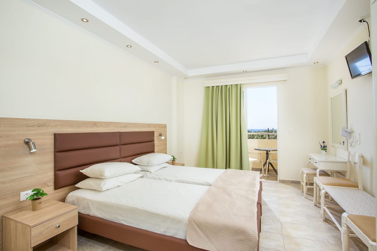 Studio | Soundproofing, free cots/infant beds, bed sheets