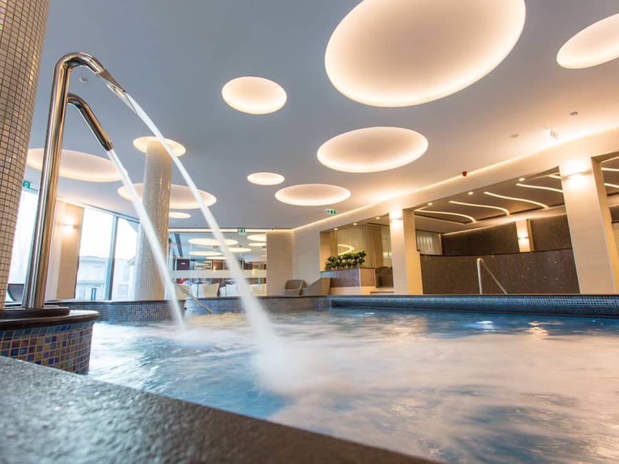 2 indoor pools, seasonal outdoor pool, sun loungers