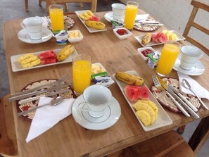 Free daily English breakfast 