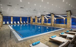 Indoor pool, sun loungers - St. Spas Hotel & Balneo Complex (Velingrad)