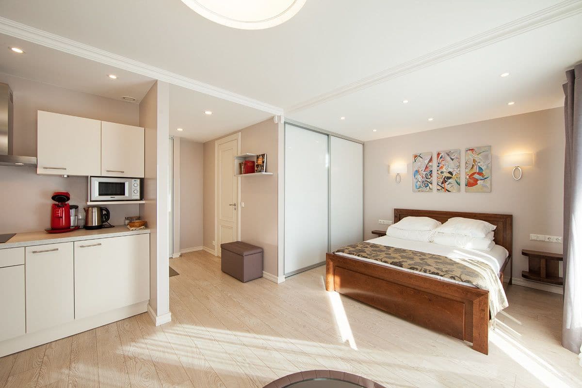 Deluxe appartement, balkon | Woonruimte | Een flatscreentelevisie