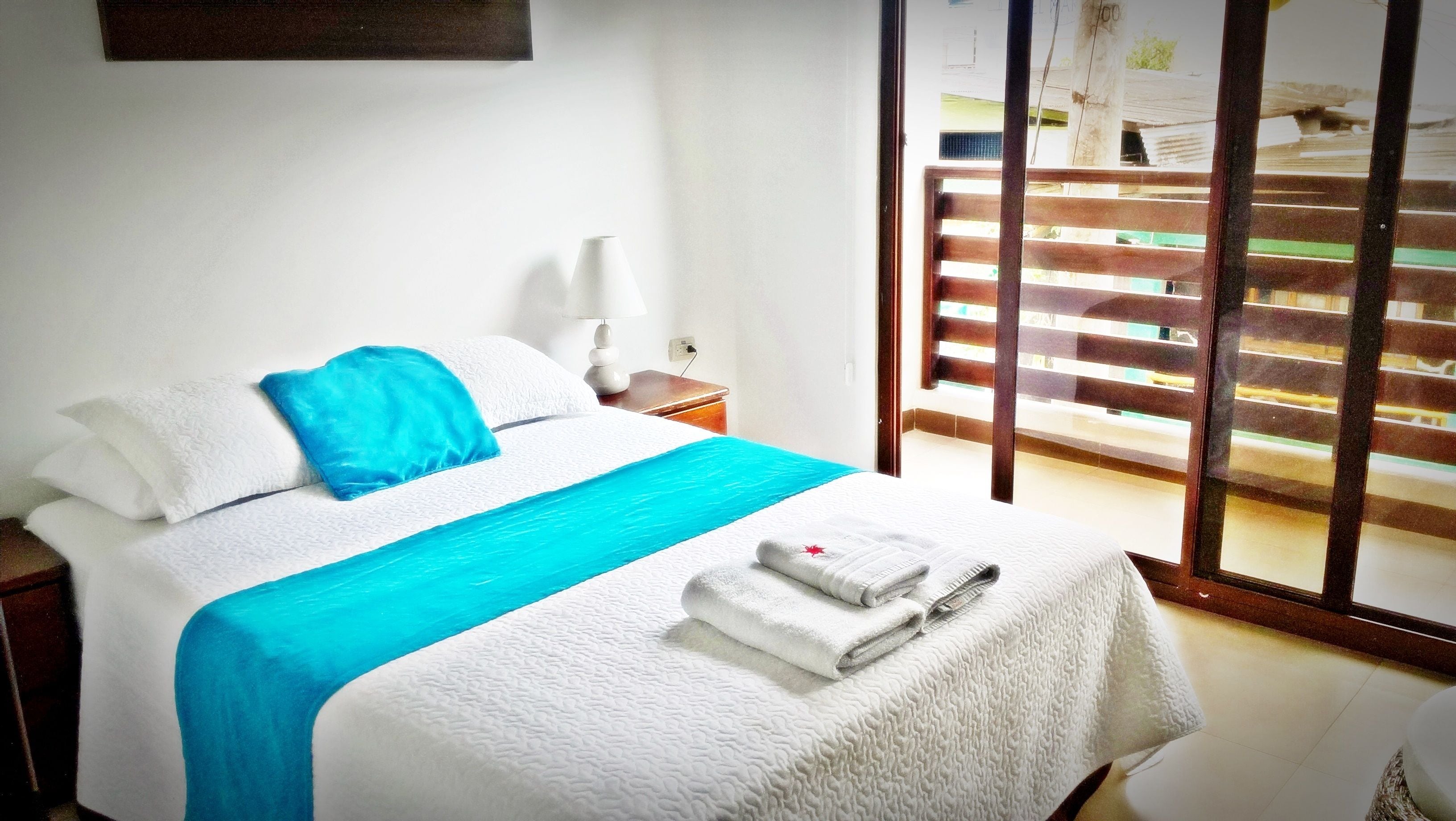 Habitación doble, 1 cama matrimonial | Caja de seguridad en la habitación y tabla de planchar con plancha 