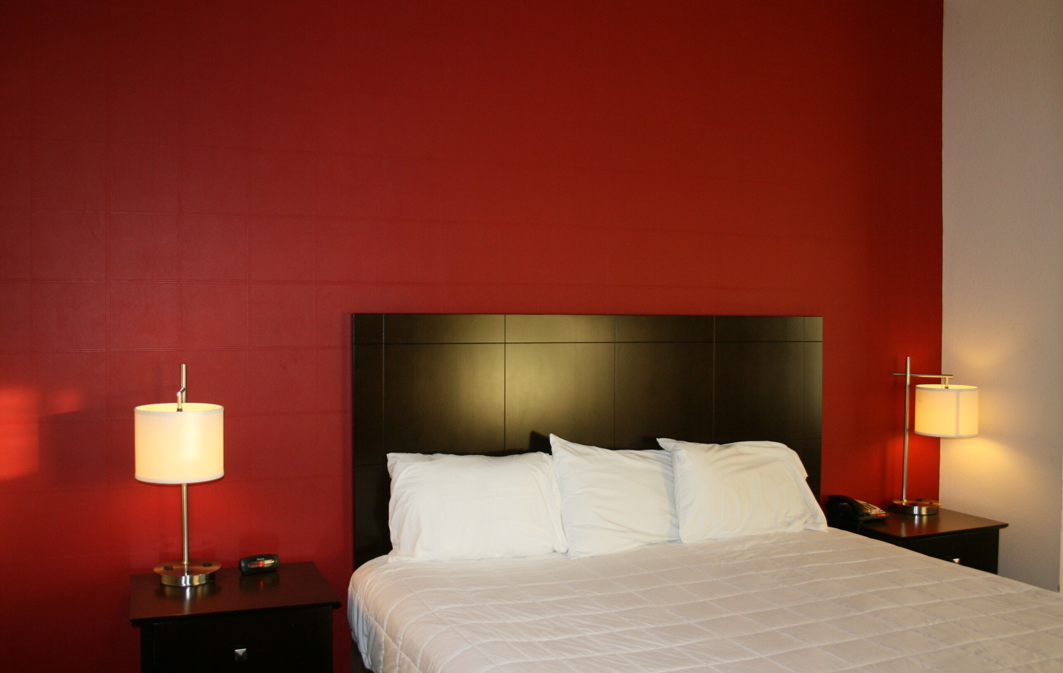 deluxe room, 1 king bed, kitchenette | desk, laptop workspace, free wired internet, bed sheets