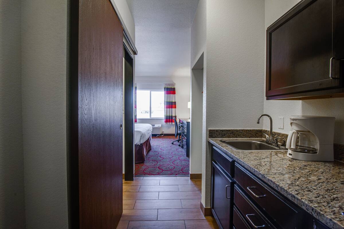 fridge, microwave, stovetop, coffee/tea maker