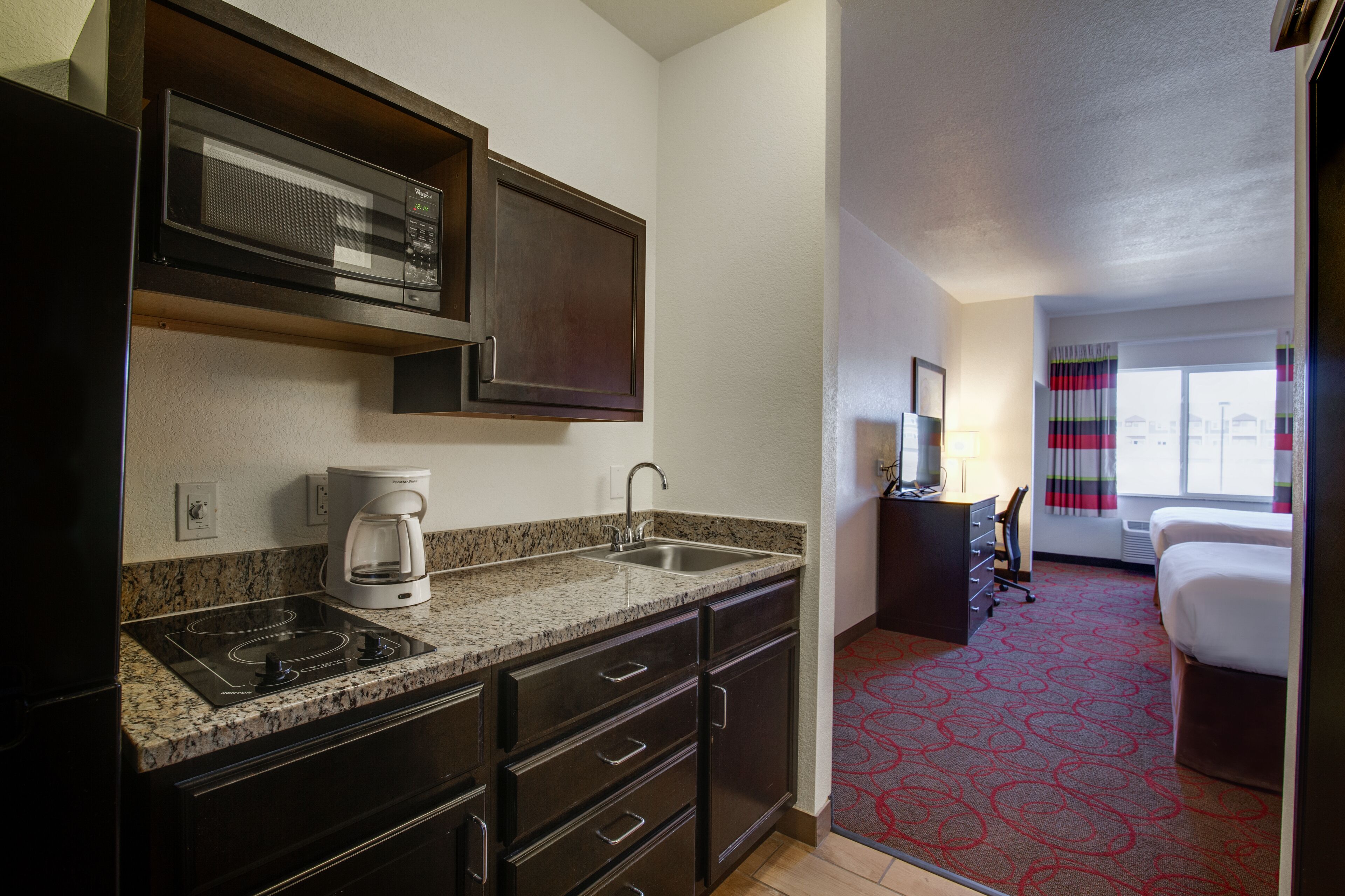 deluxe room, 2 queen beds, kitchenette | private kitchenette | fridge, microwave, stovetop, coffee/tea maker