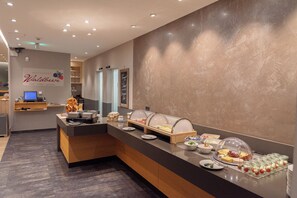 Free daily buffet breakfast - Allgäu ART Hotel Kempten (Kempten)