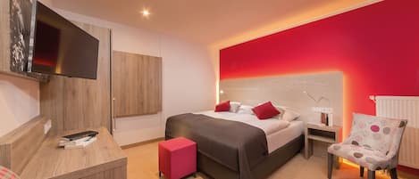 Double Room, Accessible | Hypo-allergenic bedding, desk, blackout curtains, free WiFi