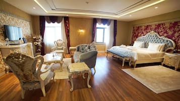 Suite, 1 kingsize bed, niet-roken, uitzicht op zee | Kameruitzicht