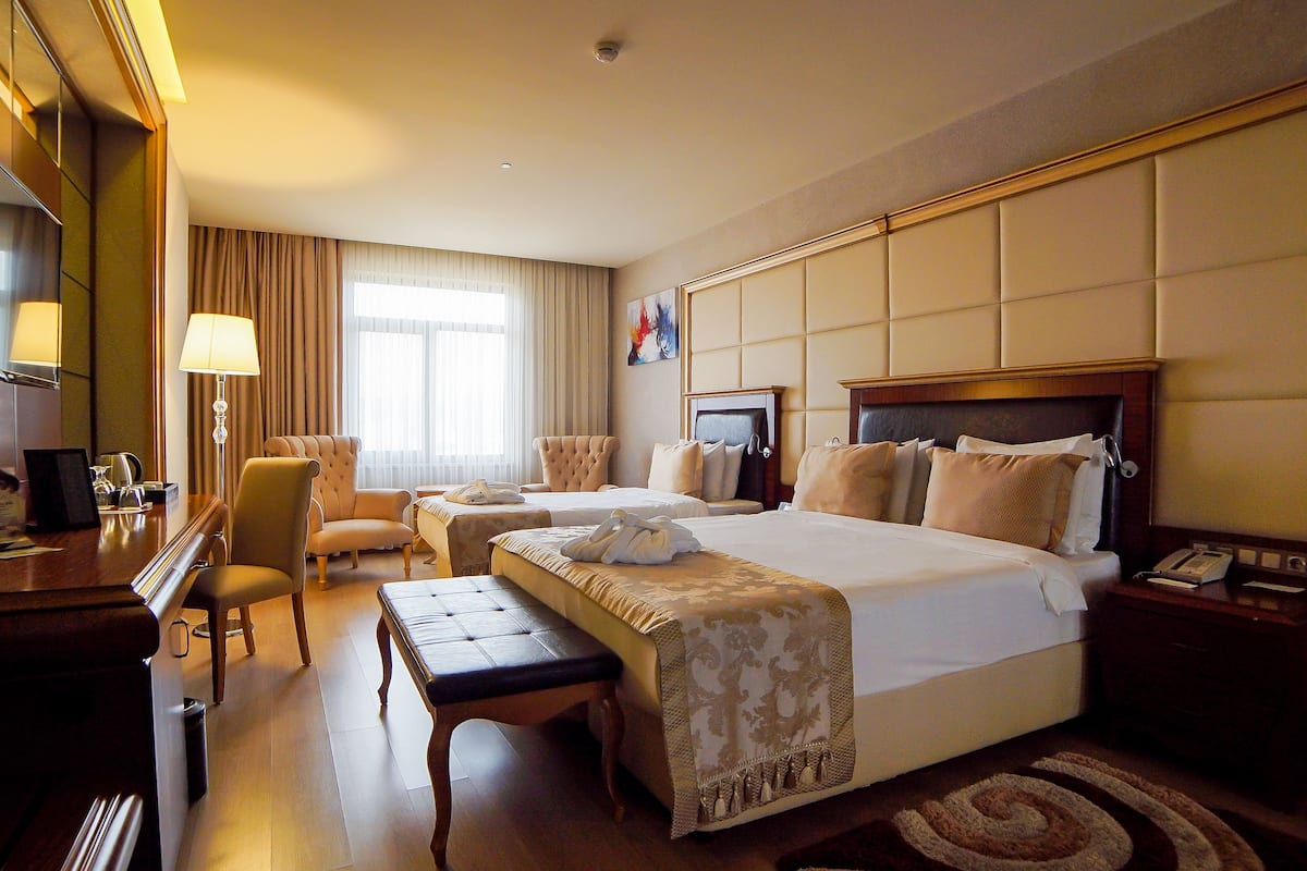 premium bedding, minibar, in-room safe, desk