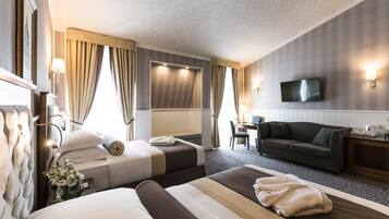 Chambre Supérieure avec lits jumeaux, vue fleuve | Minibar, coffres-forts dans les chambres, chambres insonorisées