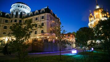 Façade de l’hébergement - soirée/nuit