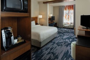 مكواة/لوح كي وخدمة الإنترنت وملاءات أسرّة ومُنبهات