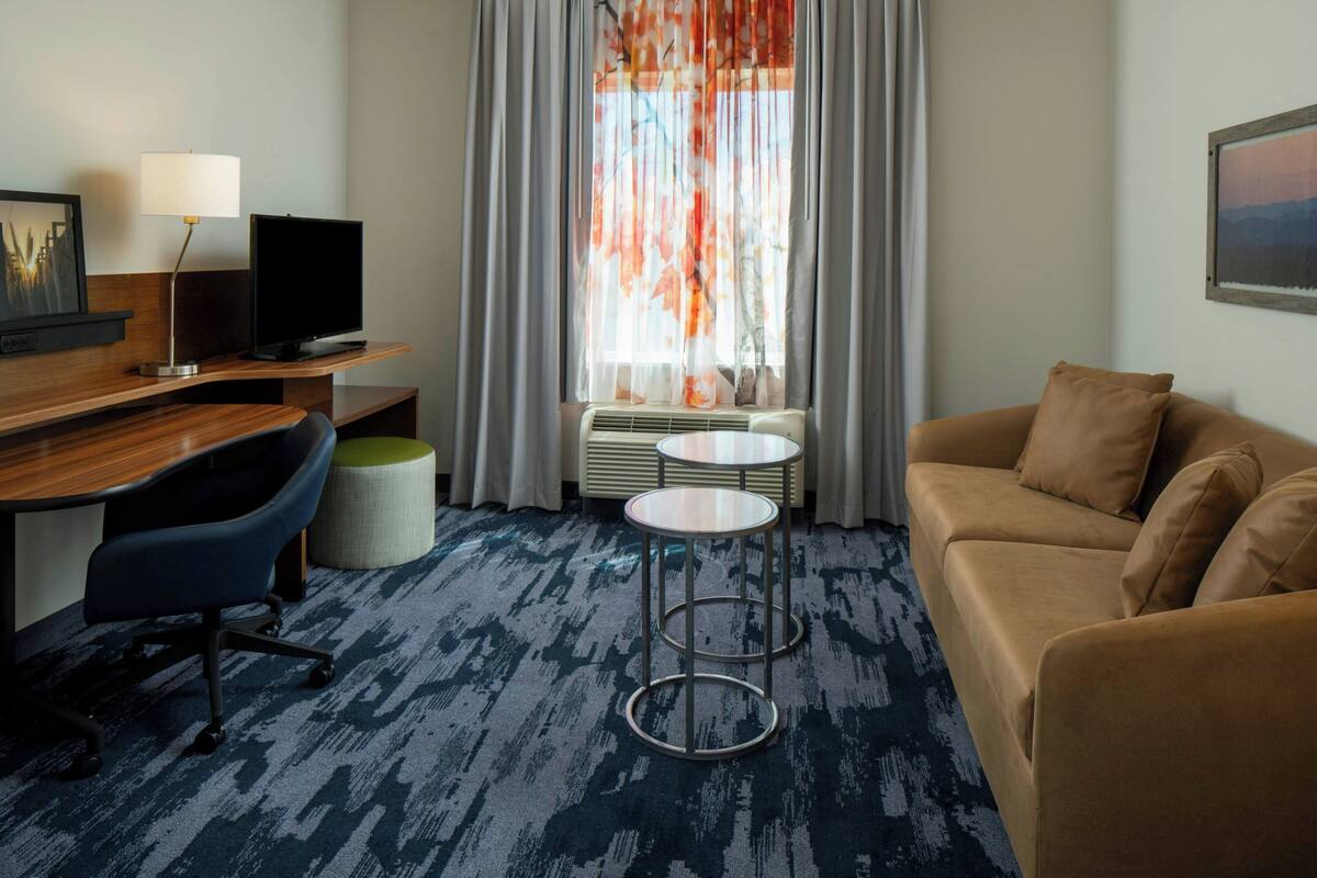 Suite, 1 trÚs grand lit et 1 canapé-lit | Fer et planche à repasser, Internet, draps fournis, réveils