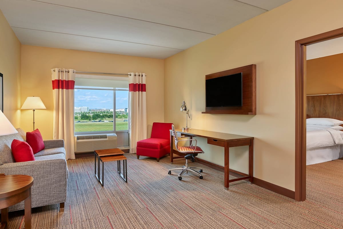 Suite, 1 Schlafzimmer | Hochwertige Bettwaren, Zimmersafe, Schreibtisch, Bügeleisen/Bügelbrett