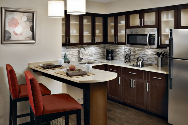 Coffee/tea maker, fridge, microwave, stovetop