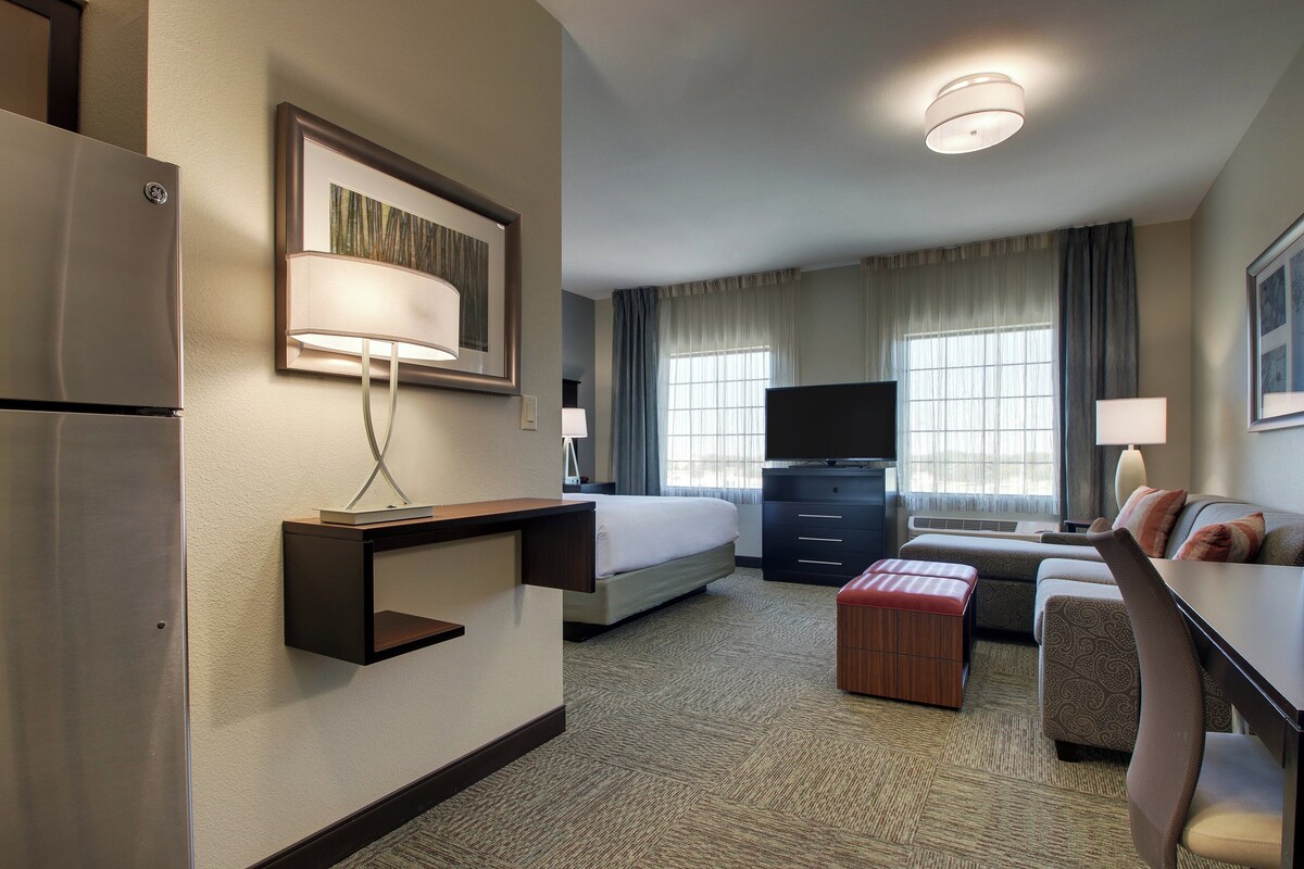 Studio Suite, 1 King Bed, Kitchen | Premium bedding, desk, laptop workspace, soundproofing