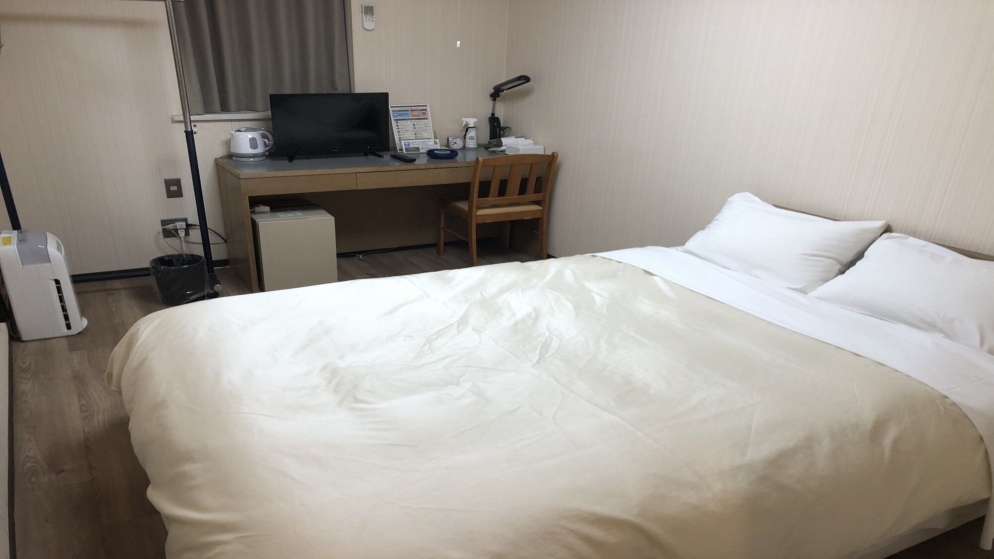 Free WiFi, bed sheets