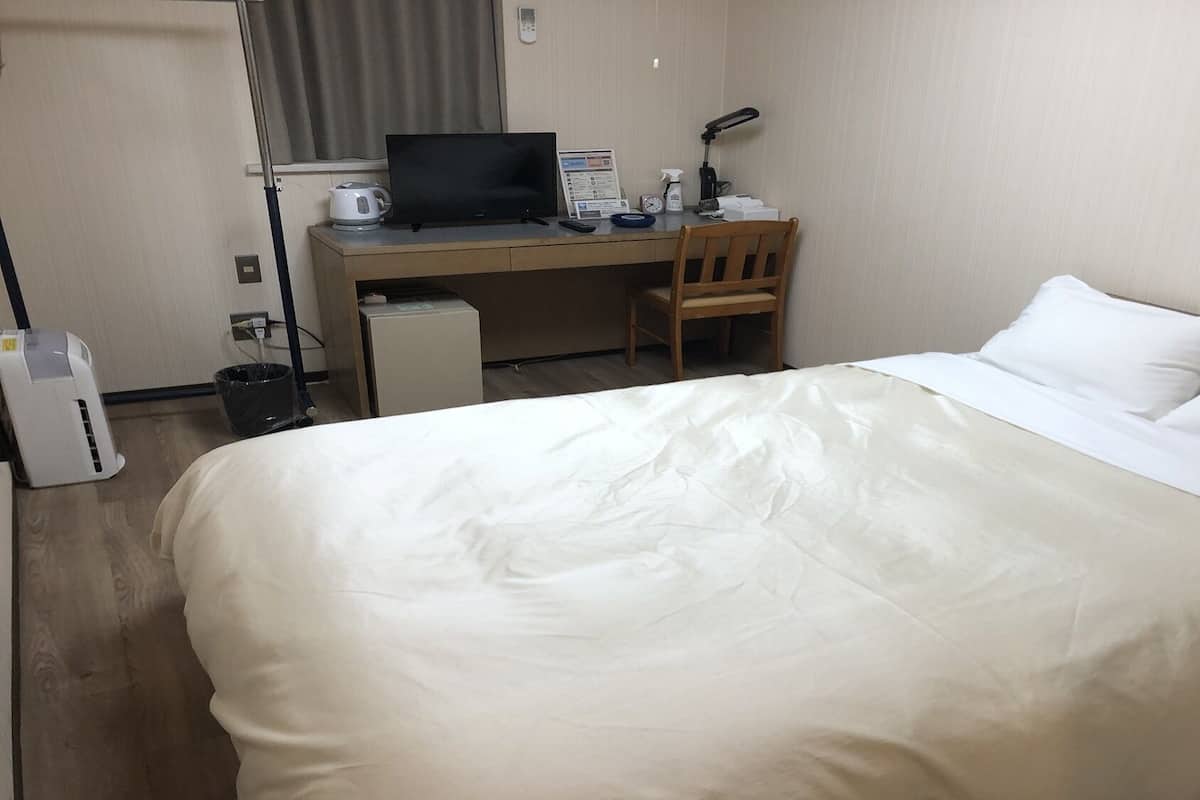 Free WiFi, bed sheets