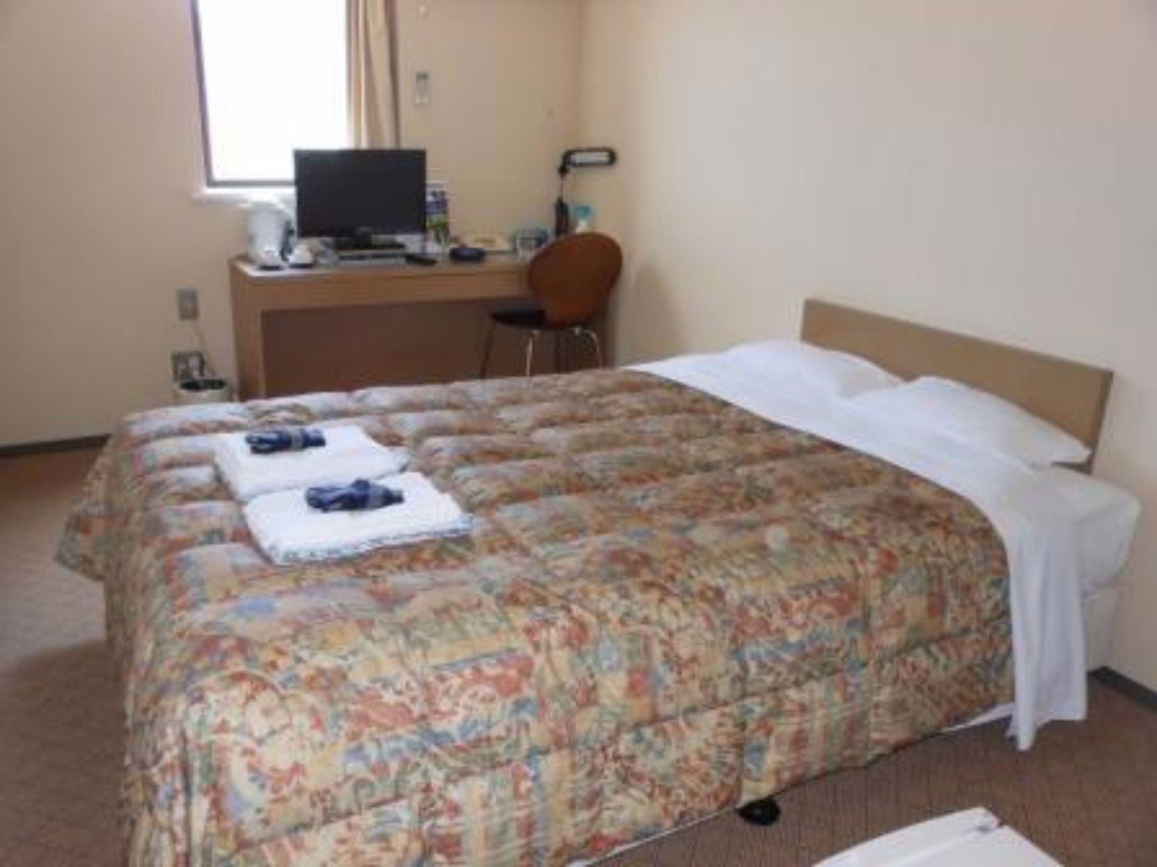 Free WiFi, bed sheets