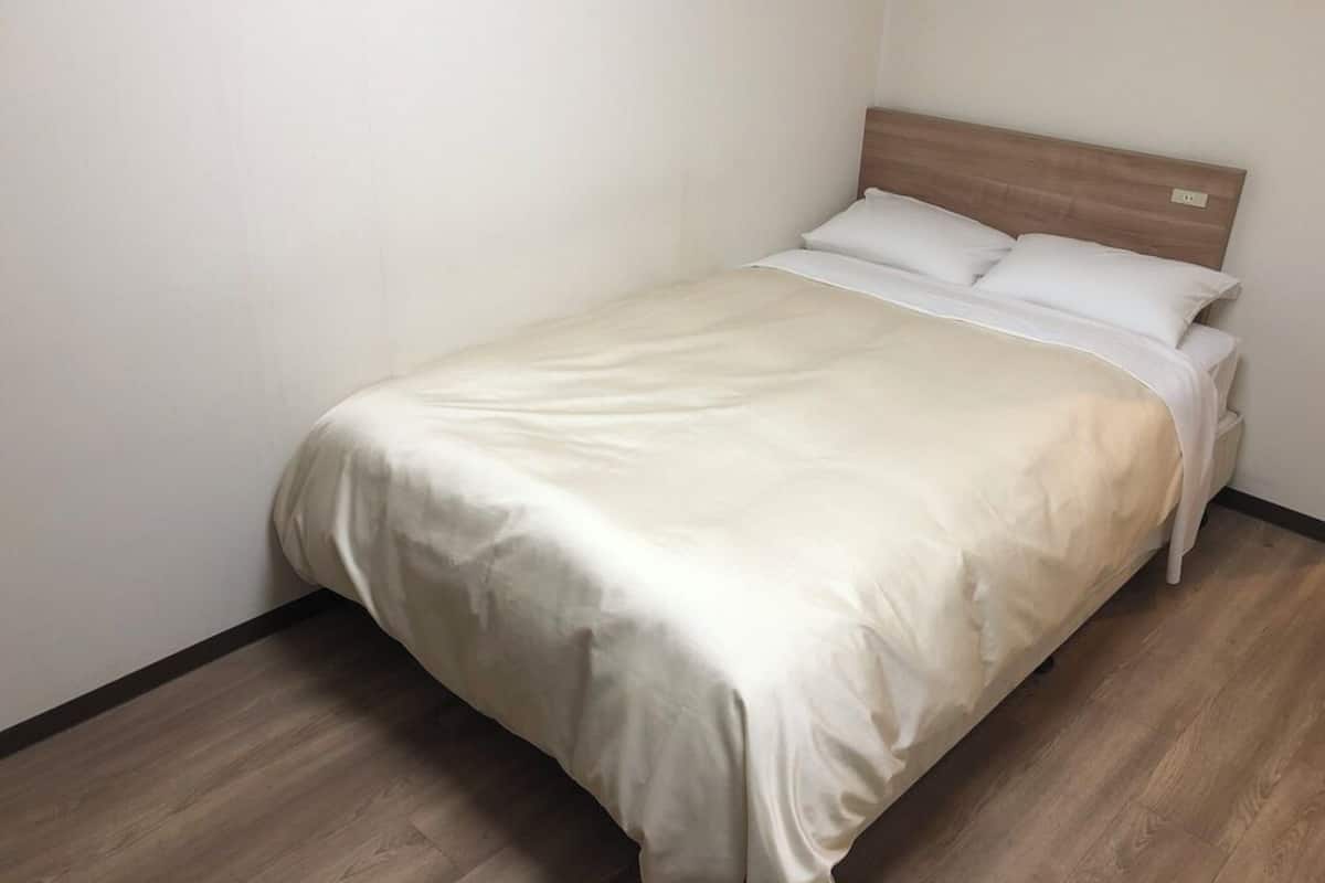 Free WiFi, bed sheets