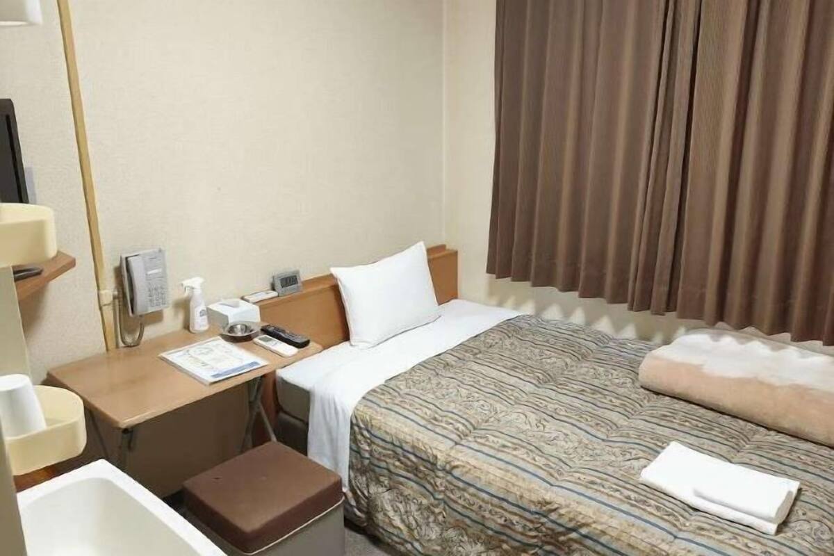 In-room safe, laptop workspace, soundproofing, free WiFi