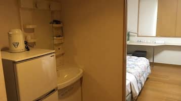 Desk, free WiFi, bed sheets