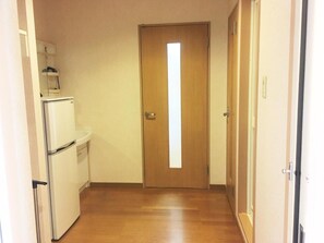 Fridge, coffee/tea maker, electric kettle - Hotel Tajimi Hills My Room (Tajimi)