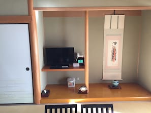Quarto em estilo japonês, para não fumantes | Escrivaninha, Wi-Fi de cortesia, roupa de cama