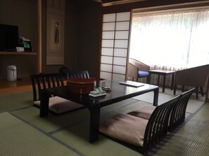 Dining - Breezbay Hotel & Resort Gero (Gero)