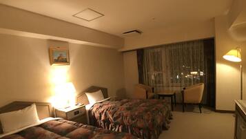 Twin Room, Smoking | Desk, free WiFi, bed sheets