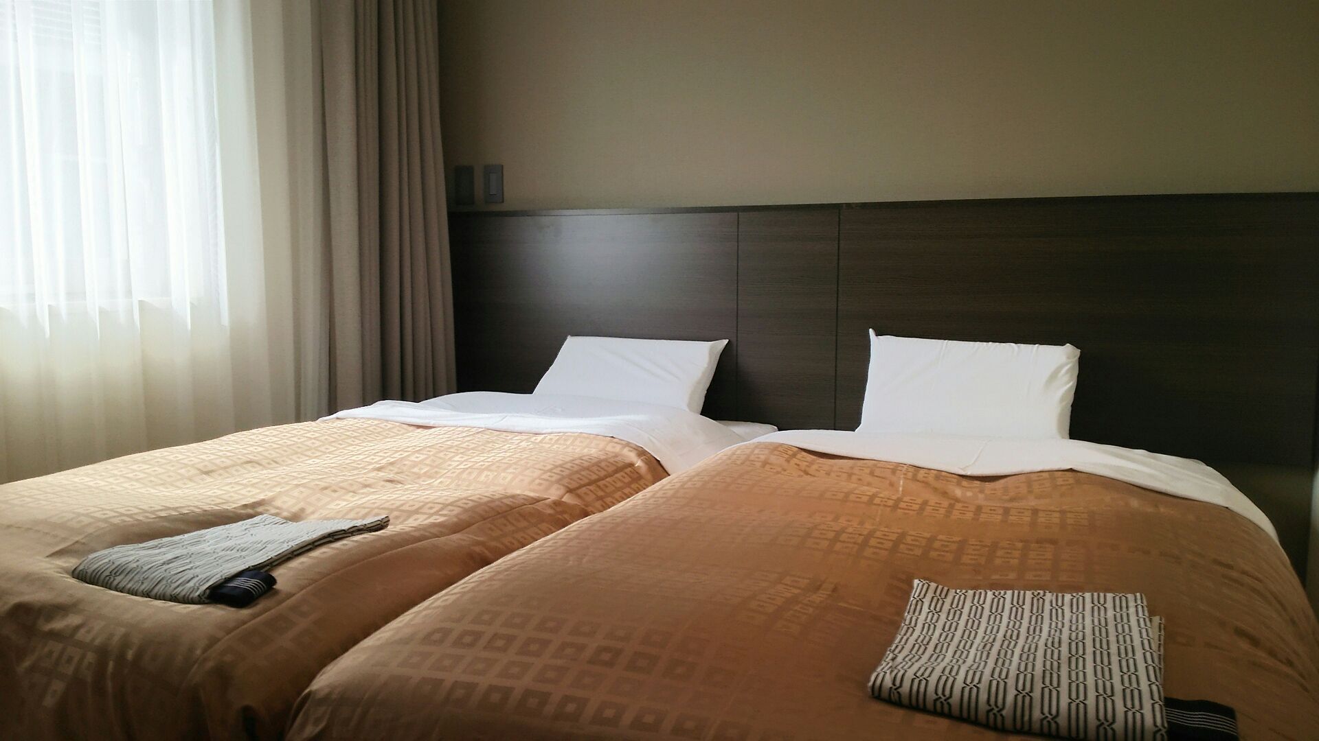 Premium bedding, desk, free WiFi, bed sheets