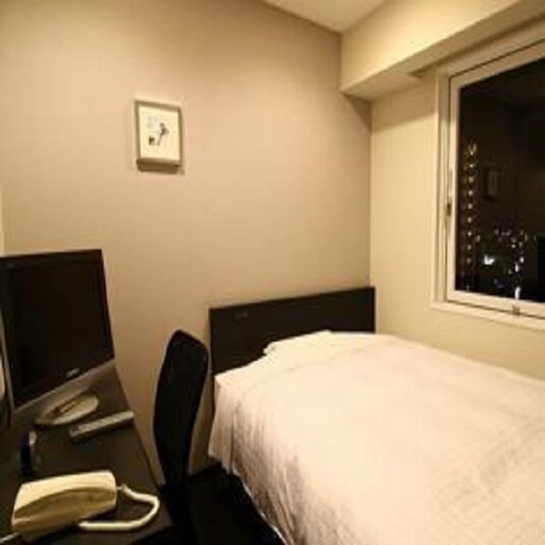 Premium bedding, desk, free WiFi, bed sheets