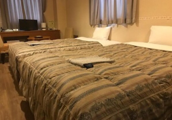 Bureau, rideaux occultants, fer et planche à repasser, Wi-Fi gratuit