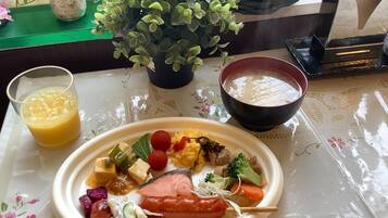 Desk, blackout drapes, iron/ironing board, free WiFi