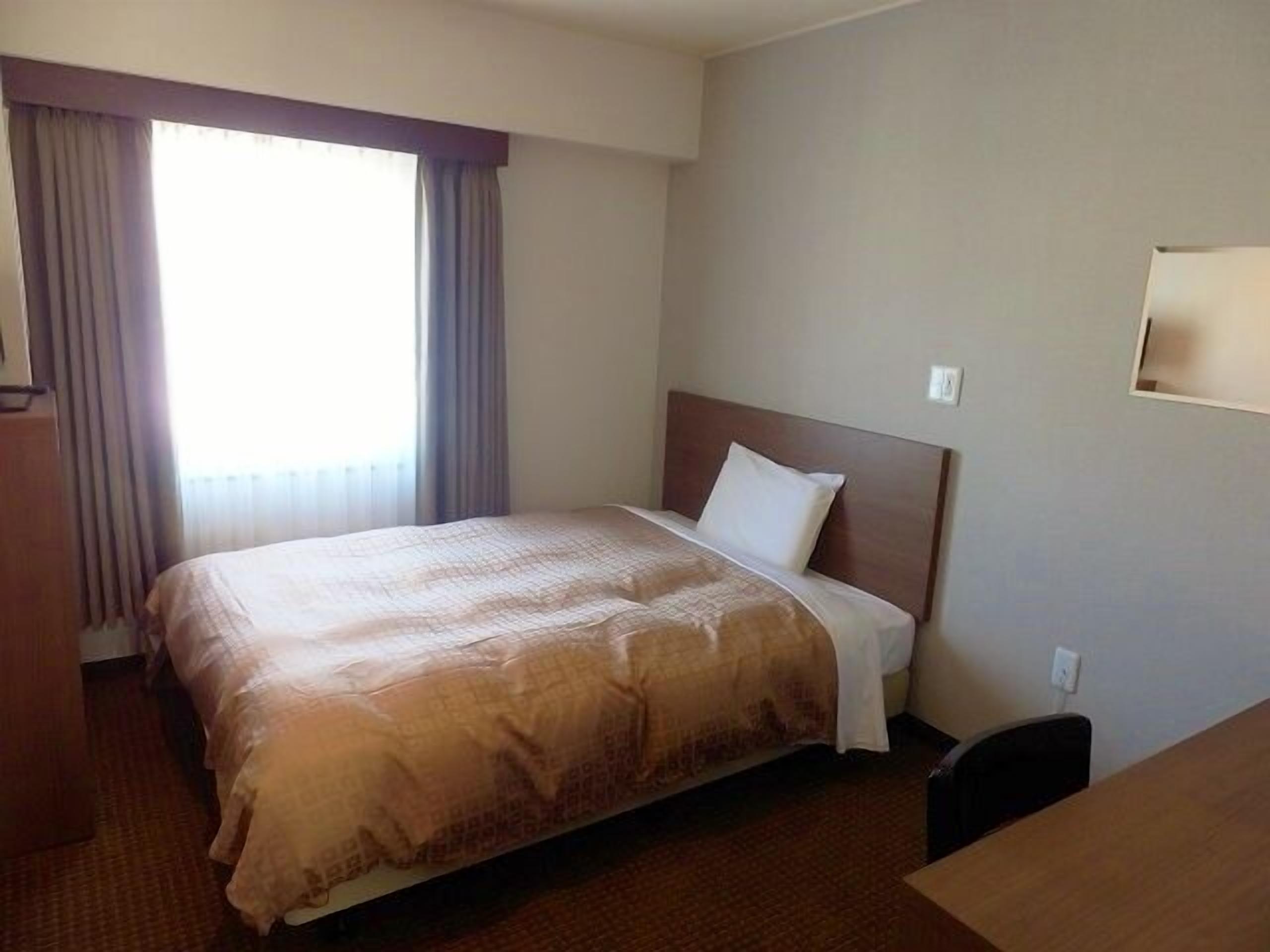 Blackout curtains, free WiFi, bed sheets