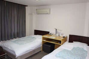 Quarto duplo, para fumantes (A) | Escrivaninha, Wi-Fi de cortesia, roupa de cama